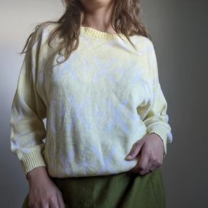 Vintage patterned sweater in button yellow and white
